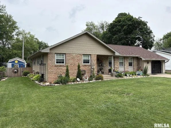 508 Oak St, Delavan, IL 61734