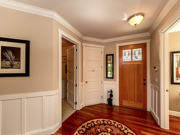 3rd image of 3315 Emerald Ln
