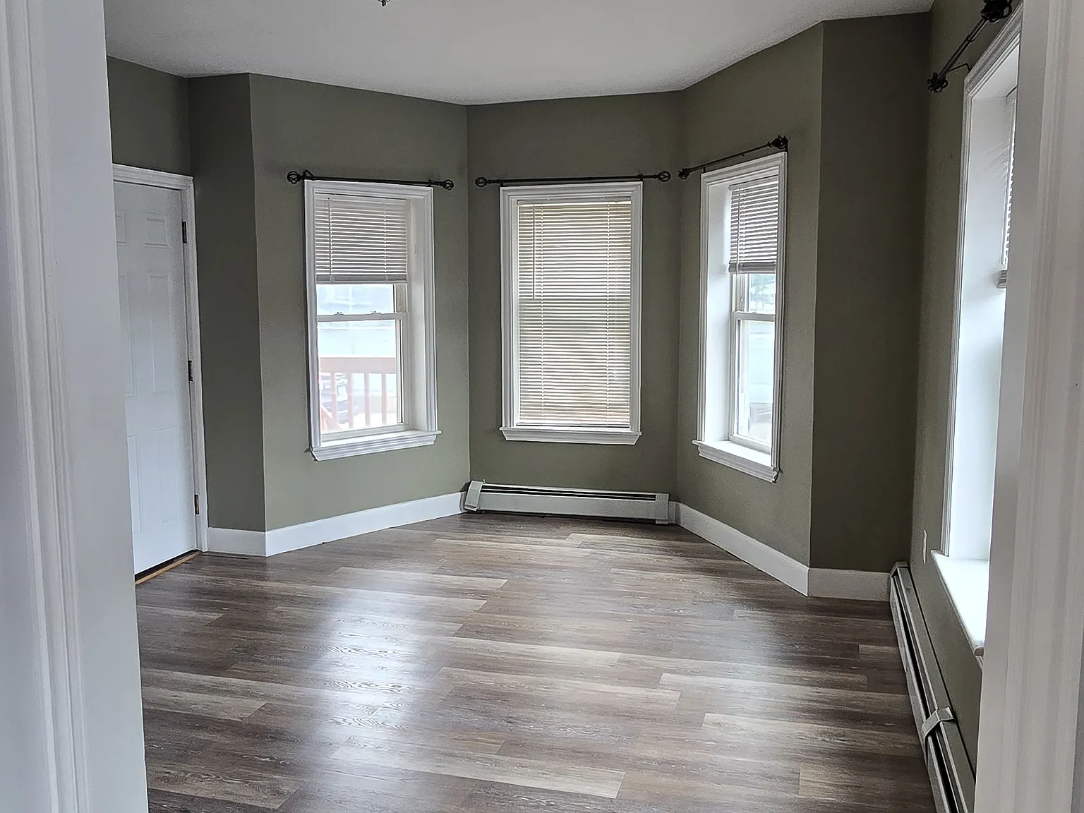 2 bed, 1100 sqft, $2,100 — Photo 2