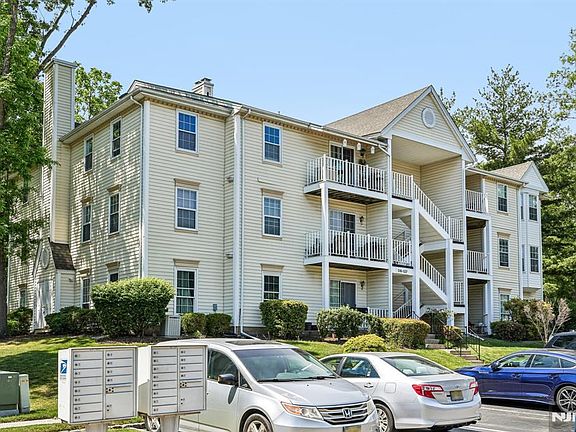3rd image of 518 Holly Ct