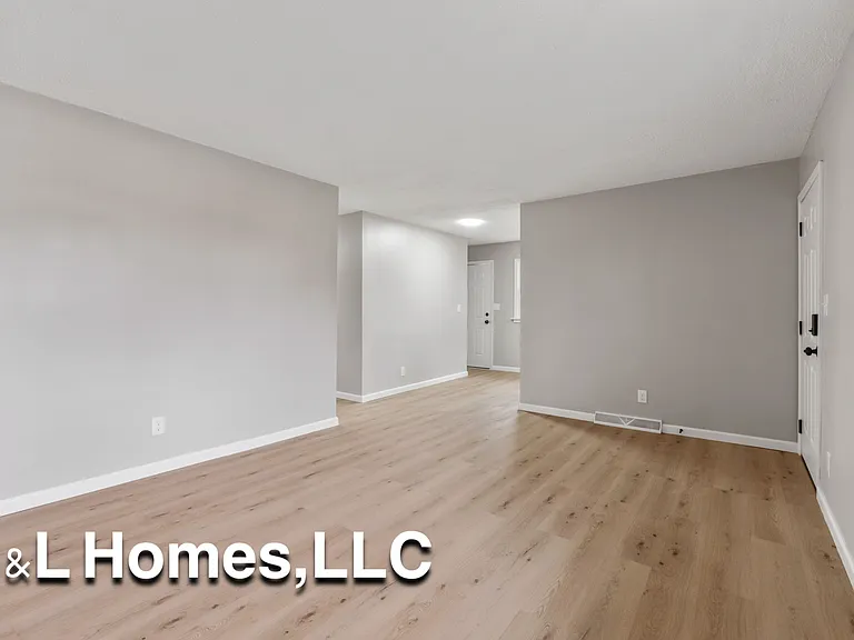 50 Florence Ave — Photo 10