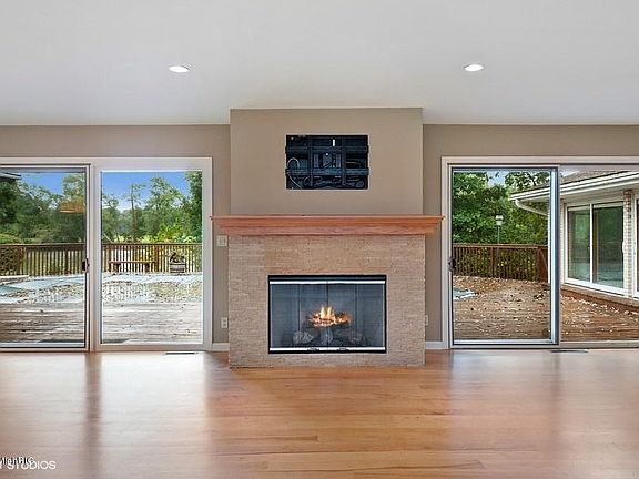 3rd image of 2153 Derfla Dr
