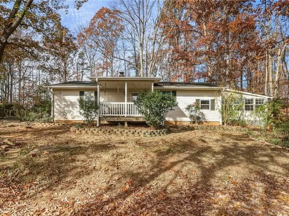 1090 Augusta Hicks Rd, Walnut Cove, NC 27052
