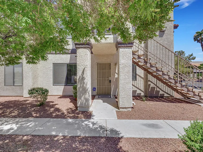 1575 W Warm Springs Rd #213 — Photo 3