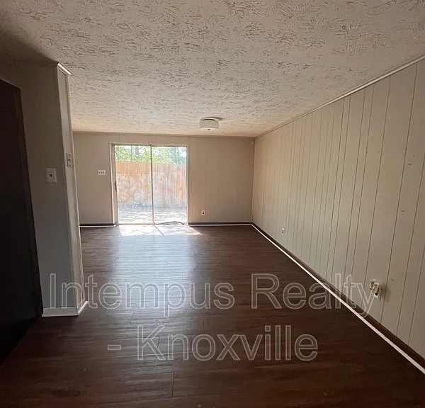 8738 Gleason Dr — Photo 9