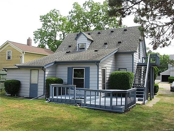 3rd image of 537 N Mill St