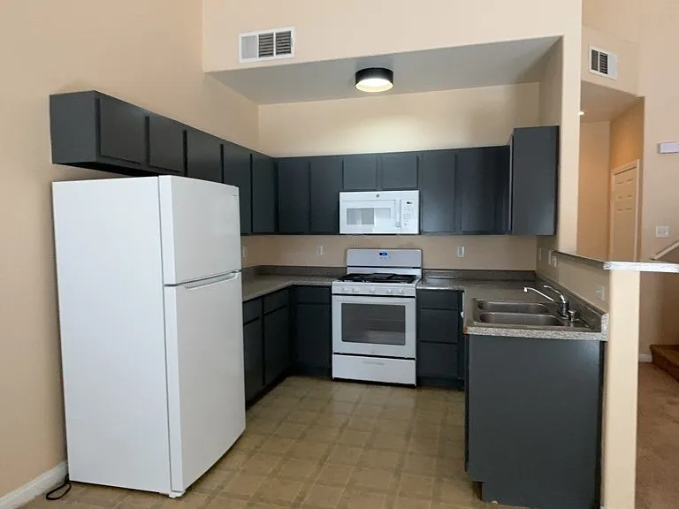 4915 E Russell Rd #145 — Photo 4