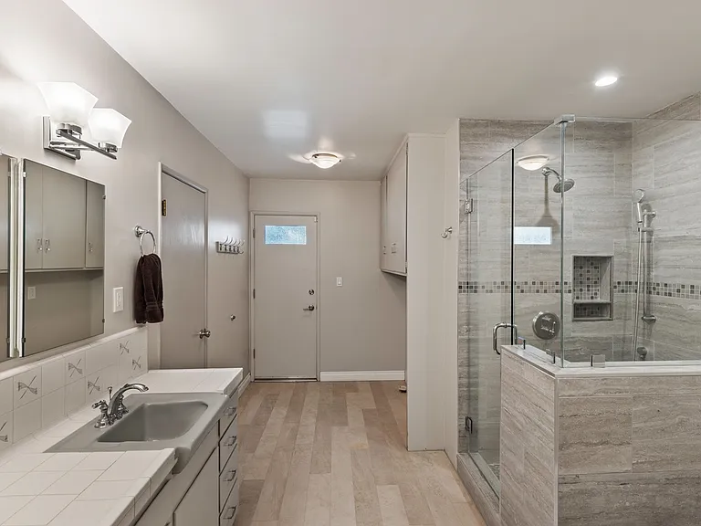 17537 Margate St #1 — Photo 10
