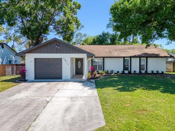 1611 SE Mistletoe Street, Port St Lucie, FL 34983