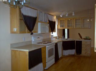 63782 Wallace Rd, Coos Bay, OR 97420