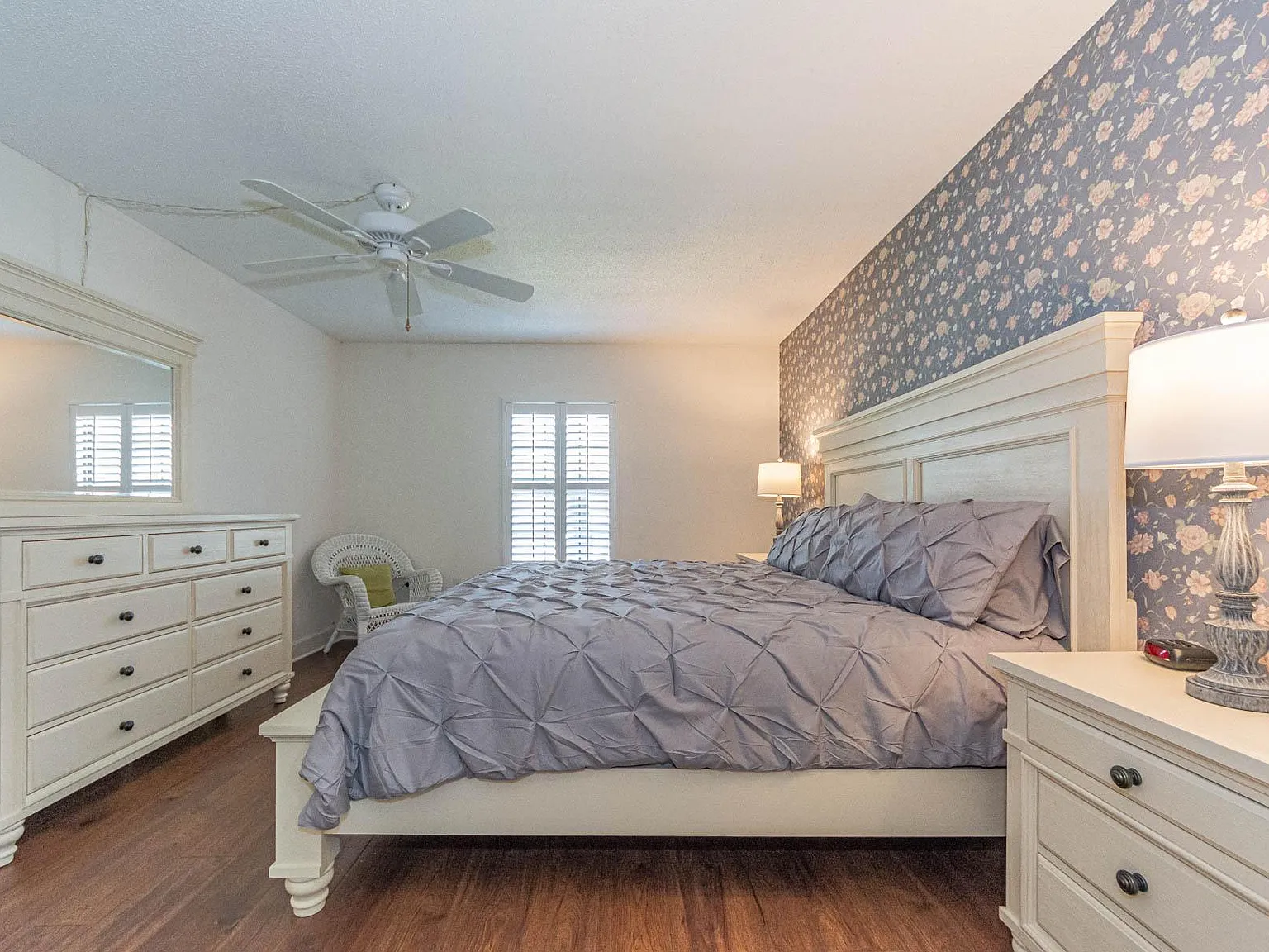 2 bed, 1339 sqft, $2,300 — Photo 4