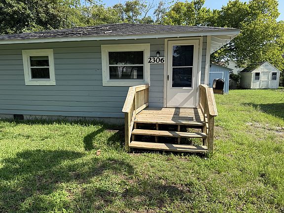 2nd image of 2306 Bay St #1