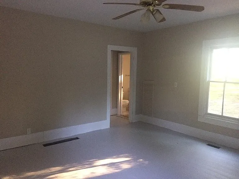 79 N 200 E — Photo 9