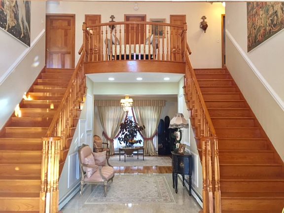 3rd image of 99 Cordelia Ave