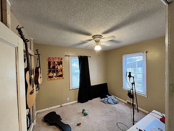 4th image of 718 Thurston St #1