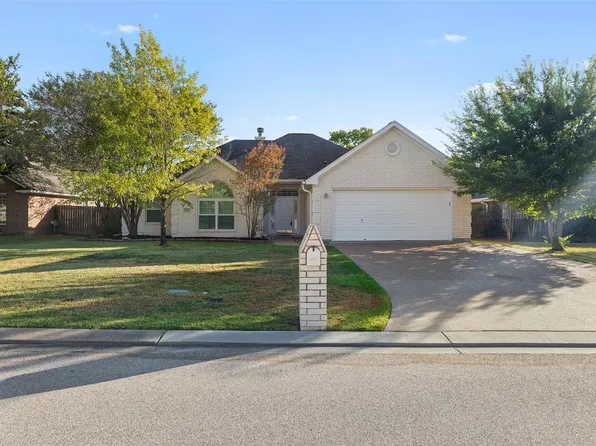328 Landsburg Ln, College Station, TX 77845