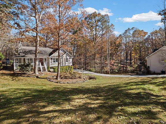 3rd image of 225 Hawkins Farm Cir