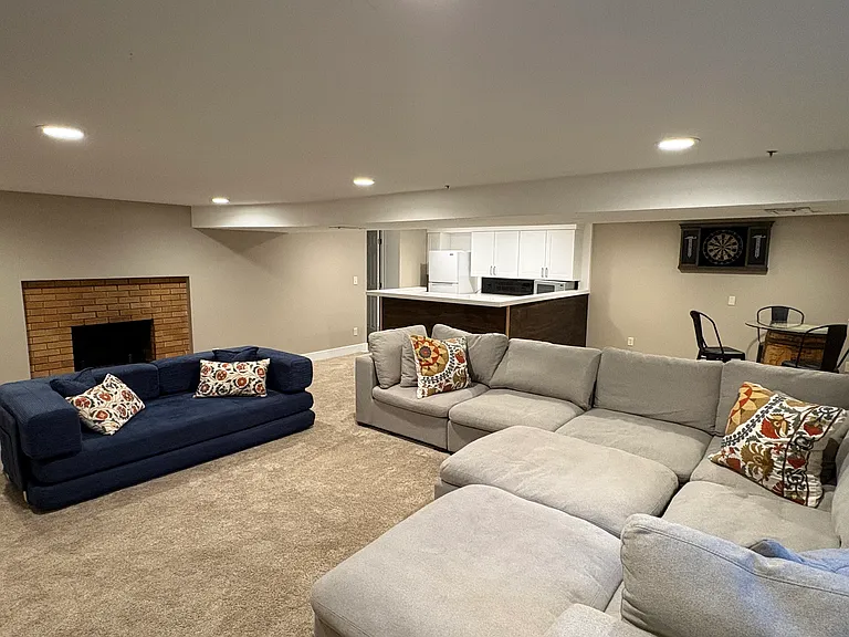 1818 Hillcrest St — Photo 17