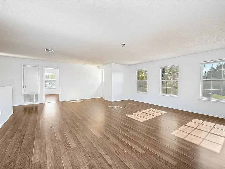 1665 Princess Ln — Photo 3