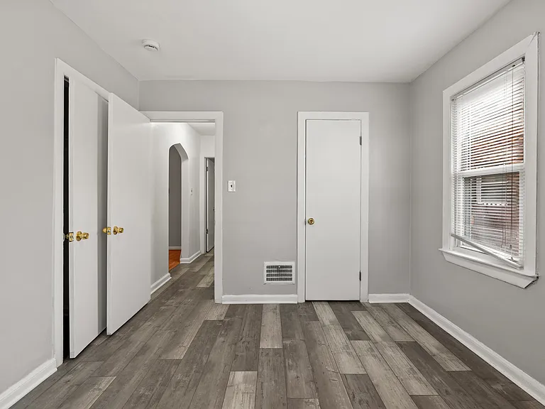 19321 Cliff St — Photo 11