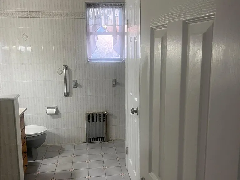 10933 Francis Lewis Blvd — Photo 9