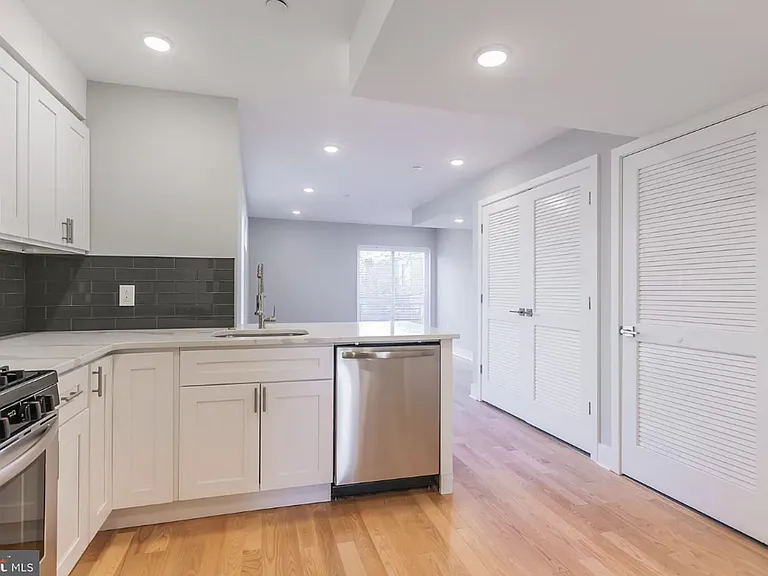 2521 Cecil B Moore — Photo 46