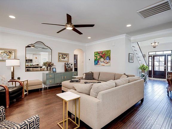 4th image of 232 Dixon Court