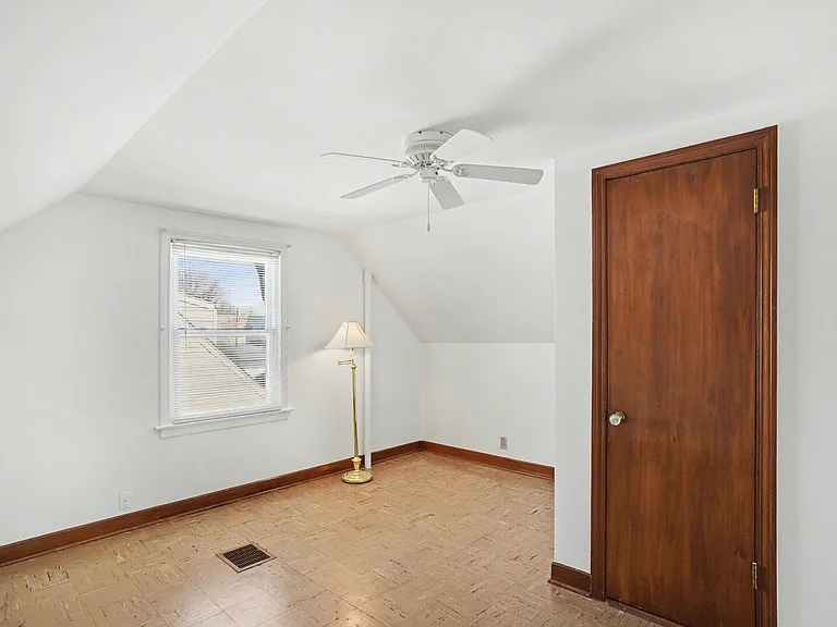 995 S Swain Ave — Photo 10