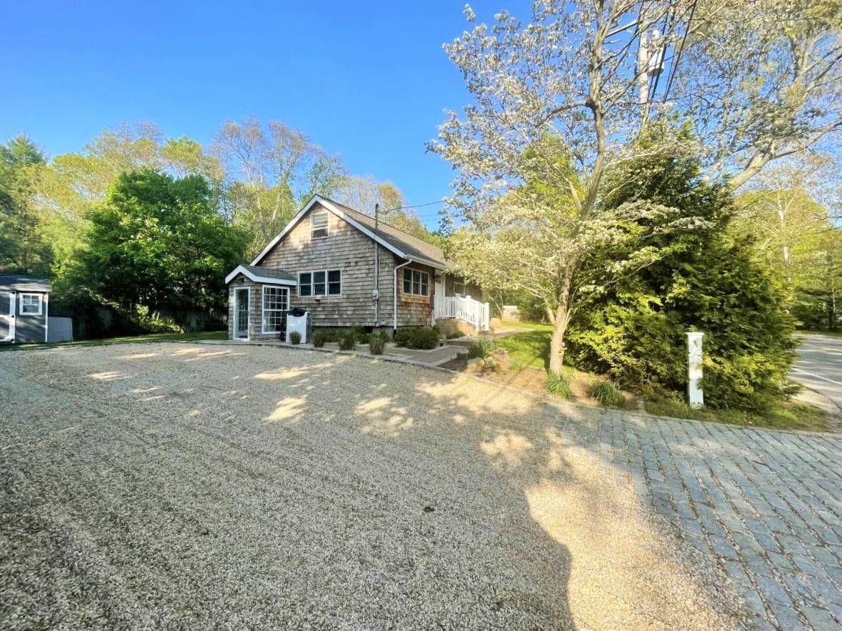 33 Abrahams Path, East Hampton, NY 11937 Out East