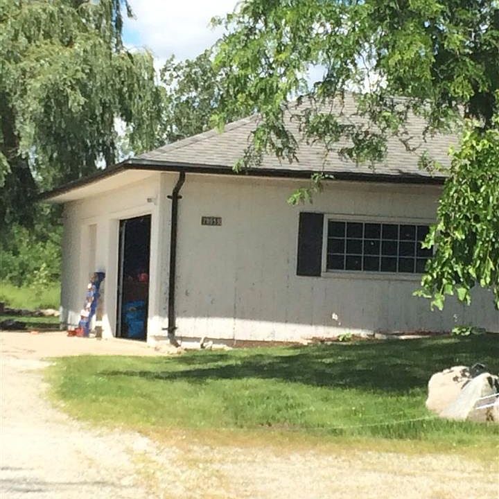2nd image of 29959 33 Mile Rd
