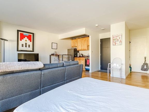 4th image of 312 E 30th St APT 6B
