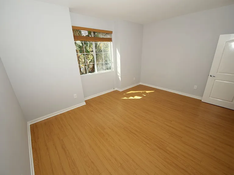 7070 Flight Ave — Photo 6
