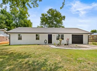 855 Jan Cir, Siloam Springs, AR 72761