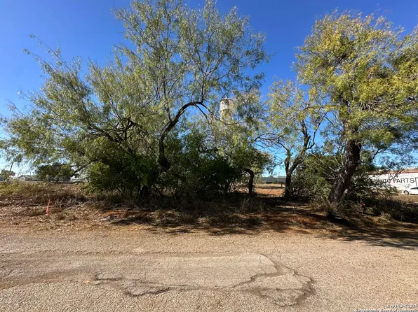 120 COMMERCE E Leona LOT CB 6, Dilley, TX 78017