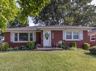 2206 Amboy Dr, Shively, KY 40216