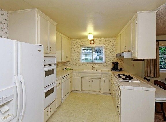5th image of 89 W Sidlee St