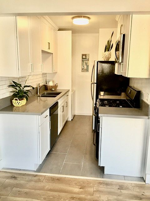 1st image of 1241 Granville Ave APT 6