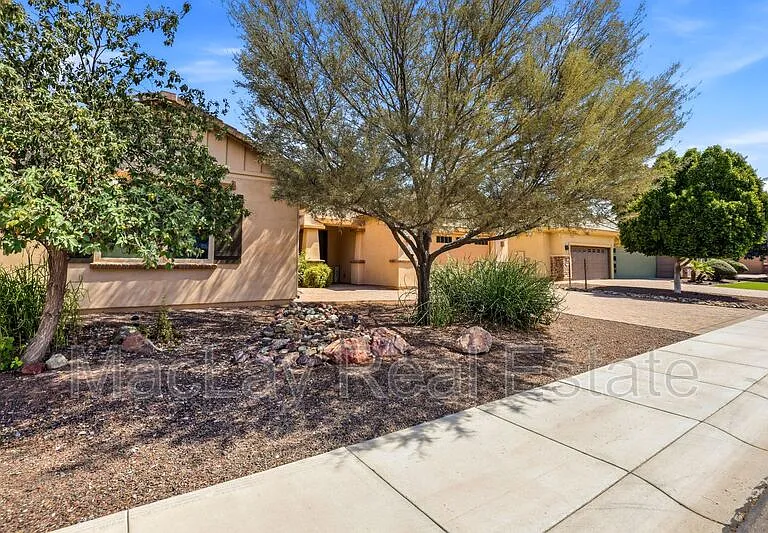 1142 E Bajor St — Photo 11
