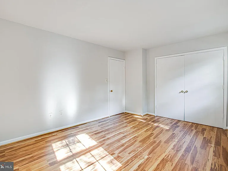 402 Greenbrier Ct #402 — Photo 10