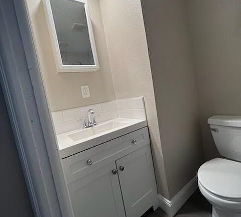 5th image of 2907 N Woodrow Ave #2