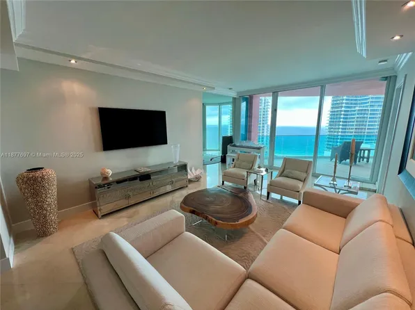 300 S Pointe Dr, Miami Beach, FL