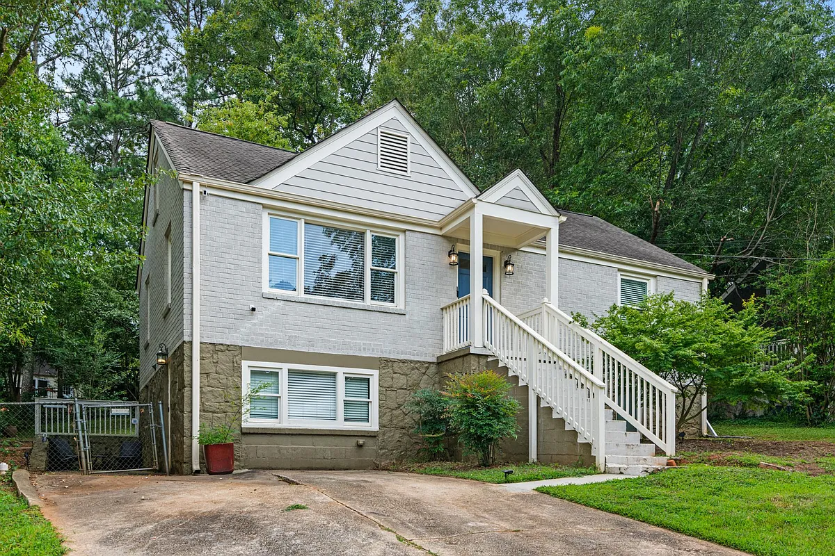 Building Photo - 1565 Columbia Cir