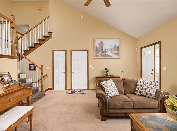 5th image of 514 SW Lakeview Dr