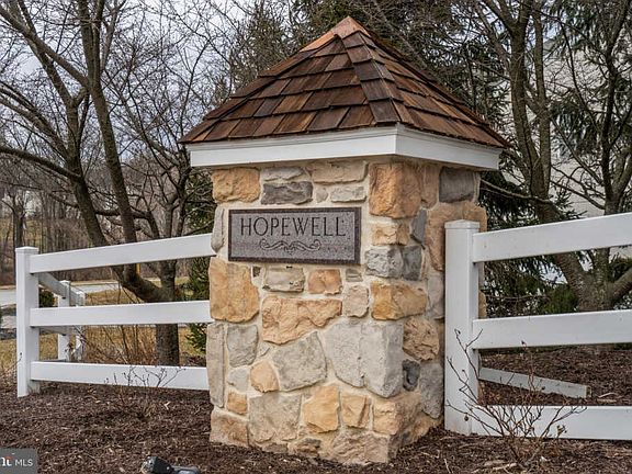 5th image of 23 Grovehill Ct