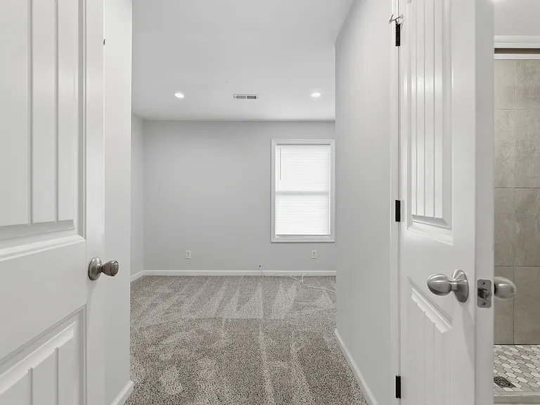 408 Elgin St #B — Photo 8
