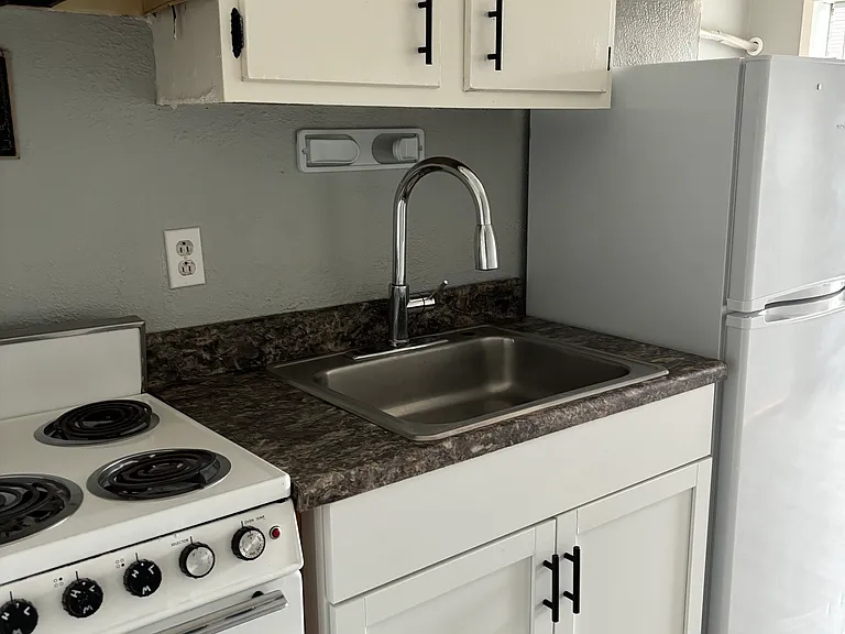 206 Ferry Rd — Photo 5