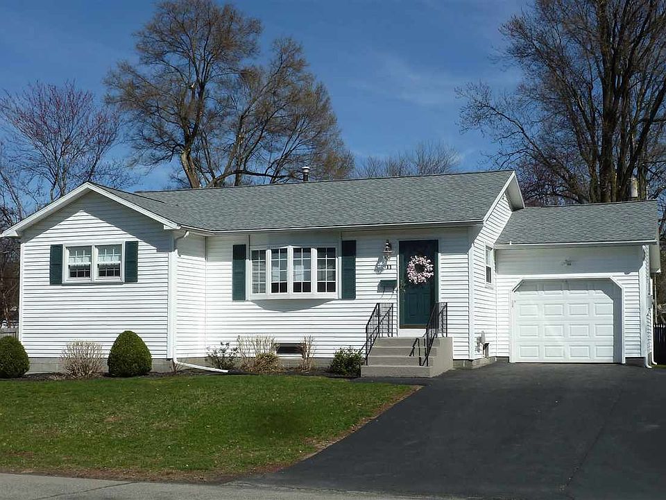 1st image of 11 Martingale Dr