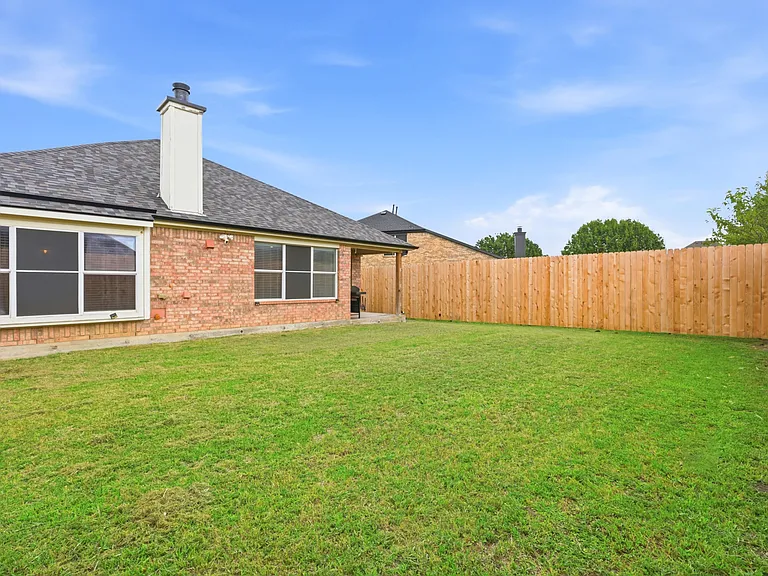 1002 Zachary Dr — Photo 21