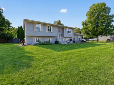 2024 Woodhavens Dr, Bloomington, IL, 61701