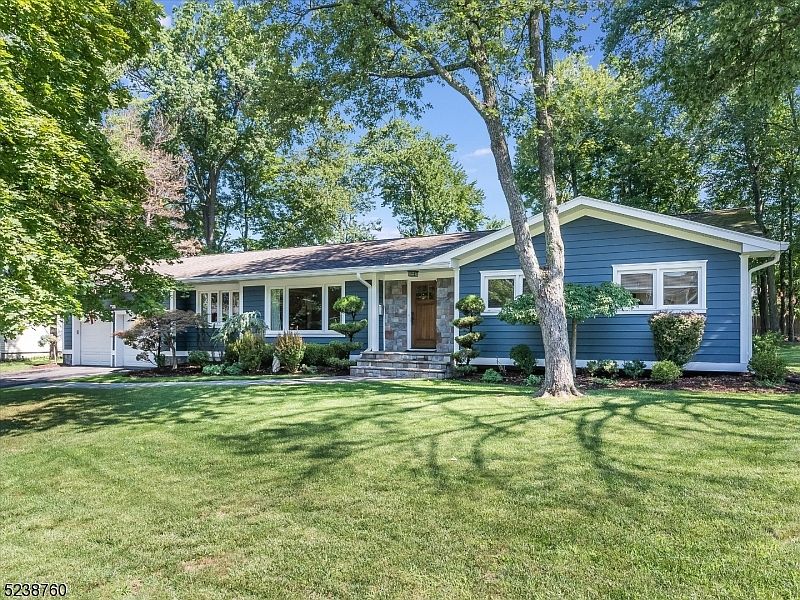 1st image of 7 Taylor Dr